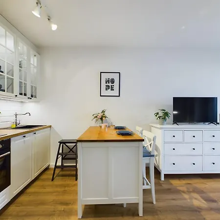 Elegancki Blisko Rzeki W Krakowie Z Biurkiem Do Pracy Zdalnej By Renters Apartmán
